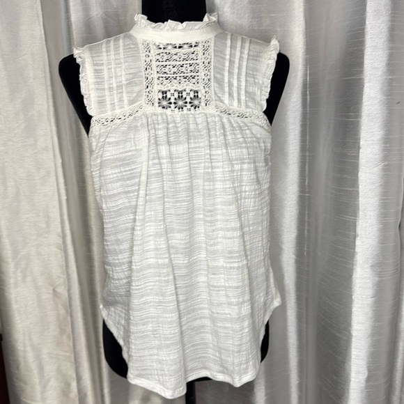 Cable & Gauge Crochet Ruffle Pleated Crinkle Sleeveless White Top Women’s Small - Picture 2 of 7